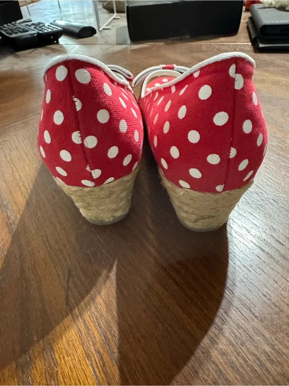 Women’s Red Polka Dot Bow Peep-Toe platforms size 8